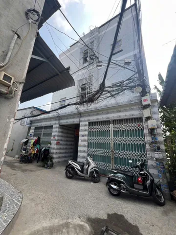 BÁN 2 TÒA NHÀ TRỌ QUẬN 12 (10X25M = 250M²) 42 PHÒNG KÍN DÒNG TIỀN KHOÁN 65TR/TH TỰ VẬN HÀNH >100TR/TH HĐ 10 NĂM GIÁ 14.9 TỶ TL