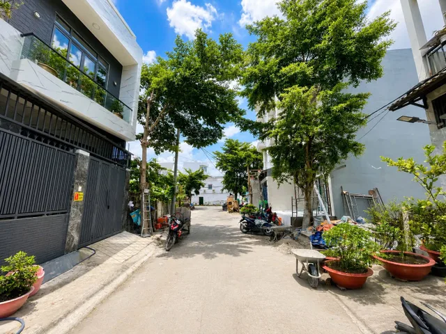 BÁN ĐẤT 5X20M - ĐƯỜNG 8M LÊ VĂN LƯƠNG - XÂY TỰ DO - GẦN 3 TRƯỜNG ĐH - GIÁ 3.8 TỶ