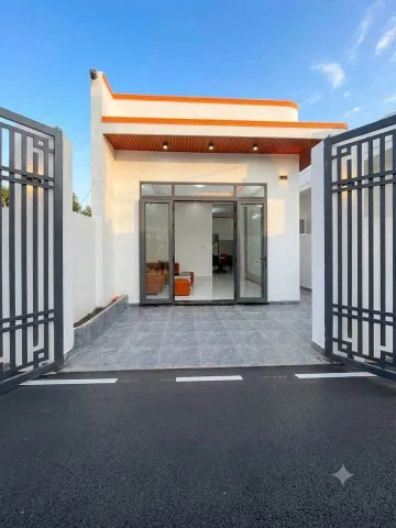 NHÀ CẤP 4 TẶNG NỘI THẤT GẦN NGAY ĐỒNG KHỞI