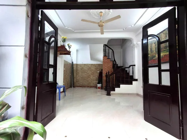 Cho thuê nhà ngõ 470 ĐƯỜNG LÁNG, Đống Đa. 15 triệu/ tháng. Cho thuê: Hộ gia đình.