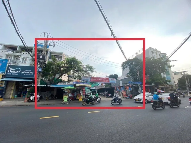 Chuyễn Nhượng!!!  Khuôn Đất góc 3 Mặt tiền đầu hẻm 215 Nguyễn Xí P13 Q.Bình Thạnh (cũ) - gần Cầu Đỏ , ngã tư Nơ Trang Long
