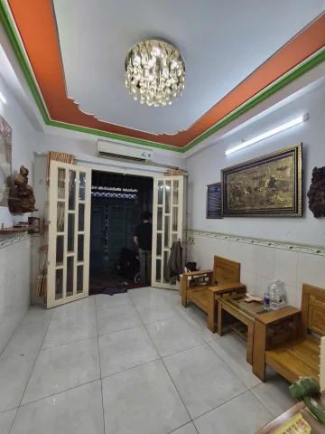 Bán nhanh nhà 42m2 có sẵn 42, Đ. Nguyễn Thần Hiến , giao thương với Đ.Tôn Thất Thuyết và Nguyễn Tất Thành.