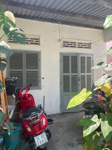 Nhà Mặt tiền Nguyễn Trác, ngang 5m * Cách biển Hòn Chồng: 700m. Dt 99m2. Giá 7.850ty