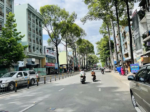 Bán Nhà MTKD Tạ Uyên . Diện Tích : 5.9 x 20m DTCN : 115m2 Giá : 58 tỷ