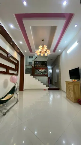 Bán nhà HXH 8m Lạc Long Quân P5 Q11 . DT : 4 x 16m . 3 Tầng . Giá : 10 tỷ