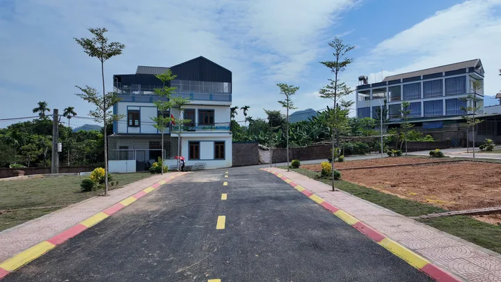 Bán Đất 150m2 có sẵn 150 m2 thổ cư giá 10 tỷ tại Xã Tiến Xuân Huyện Thạch Thất Hà Nội