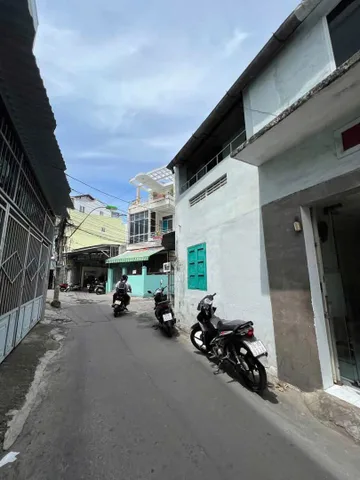 cần Bán Nhà cấp 4 có gác. Dt 42.5m2. Giá 3.7ty