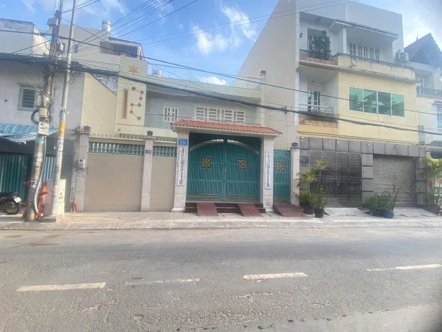 Bán nhà MTKD Dương Khuê DT : 10 x 23m . CN 215m2 . 3 Tầng Giá : 31 tỷ