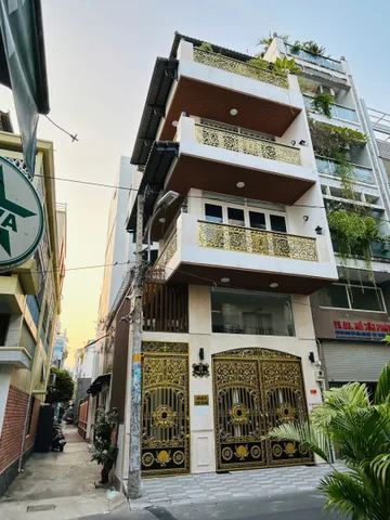 Bán nhà Cư Xá Lữ Gia DT : 5.8 x 15m . 3 Lầu + Sân Thượng . Giá : 26 tỷ