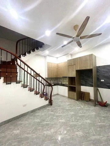 Nhà ngõ sạch sẽ 178 Ngõ Chợ Khâm Thiên, Đống Đa 32m x 5T, sân để xe giá, Ở NHÓM