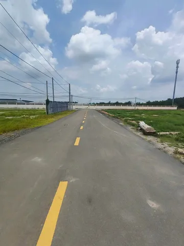 RA GẤP 675m2 giá 695 triệu có 180m2 thổ nằm trong KCN Chơn Thành 1&2, ra trường học và chợ 500m Phường Bình Phước Đồng Nai