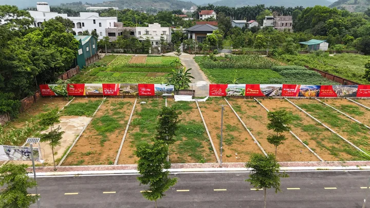 Bán Đất 100m2 có sẵn 100 m2 thổ cư giá 8 tỷ tại Xã Tiến Xuân Huyện Thạch Thất Hà Nội