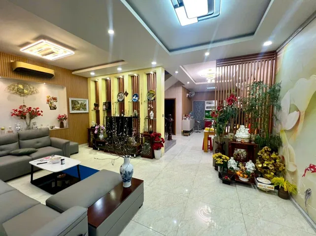 BÁN NHÀ NỞ HẬU 3 TẦNG 133M² – SÂN RỘNG ĐỂ 2 Ô TÔ – TẶNG NỘI THẤT XỊN.