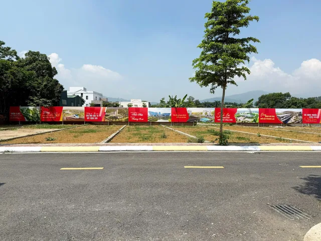 Bán Đất 100m2 có sẵn 100 m2 thổ cư giá 8.2 tỷ tại Xã Tiến Xuân Huyện Thạch Thất Hà Nội