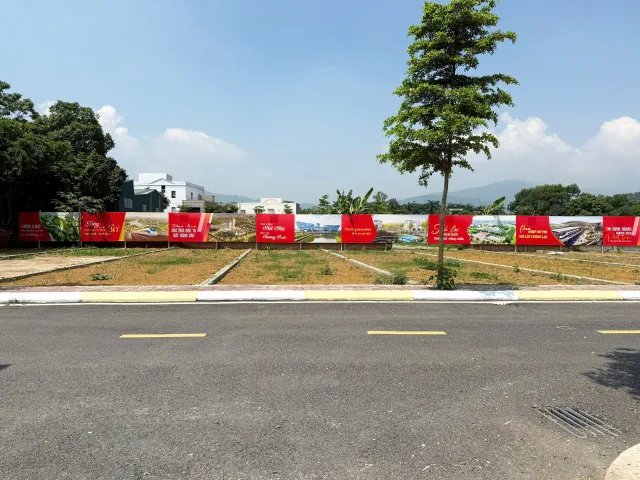 Bán Đất 100m2 có sẵn 100 m2 thổ cư giá 8.2 tỷ tại Xã Tiến Xuân Huyện Thạch Thất Hà Nội