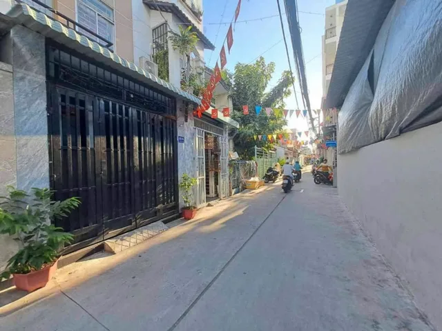 Bán Nhà quận 7- shr - 1225 Đường Huỳnh Tấn Phát. Sát đường xe hơi