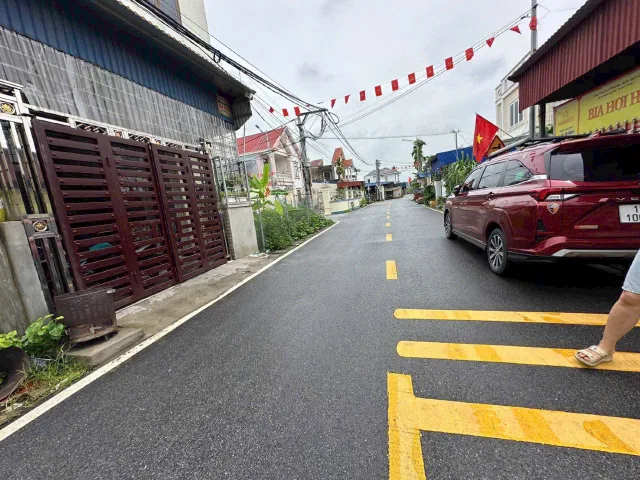 Bán 40m2 giá 1.23 tỷ tại Lâm Động đường nhựa. Cách  203: hơn trăm m.L/h:076.231.9990 e Thúy