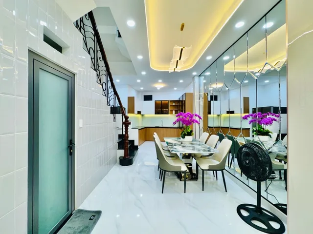 Bán Nhà riêng 54m2 có sẵn 49 m2 thổ cư giá 8.9 tỷ tại Đường Thích Quảng Đức Phường 05 Quận Bình Thạnh TP. Hồ Chí Minh