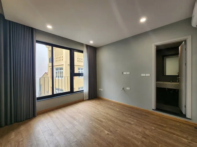 Bán Nhà Võng Thị. Tây Hô. 6 Tầng Thang Máy. Ô Tô. DT 50m2. MT 5.3m. Giá 19.3 Tỷ.