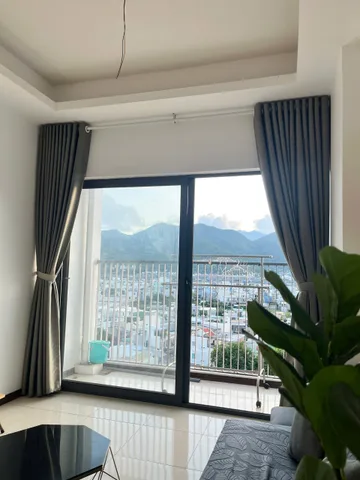 LVCC cần bán căn hộ cách biển Nha Trang 1km, view sông cực kỳ thoáng mát, tại tầng 9 chung cư PH. Khu vực nhộn nhịp, nhiều tiện ích xung quanh. Dt 63m2. Giá 2.2ty