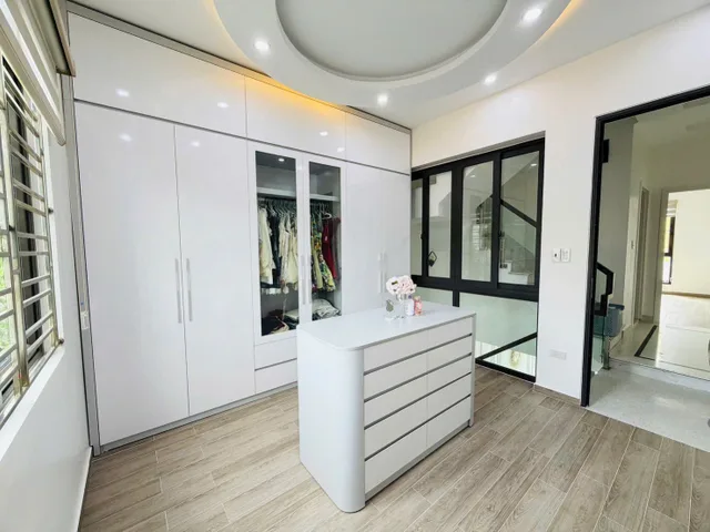 Bán nhà 4 tầng sân cổng riêng đường 7m ô tô đỗ cửa Sở Dầu, Hồng Bàng, Hải Phòng