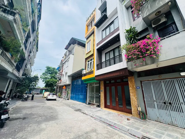 Bán Nhà riêng 54m2 có sẵn 54 m2 thổ cư giá 15.6 tỷ tại - Chọn - Phường Long Biên Hà Nội