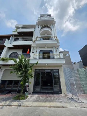 Bán nhà Đông Hòa Dĩ An, khu đồng bộ, sân ôtô, 4 tầng, 66,2m2, 4 phòng ngủ, full nội thất Giá 4,7 tỷ