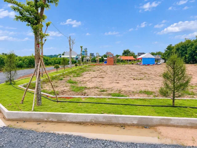 Chủ gửi bán lô đất giá f0 sát Plaza Chơn Thành 4Phút. S450m2 có sẵn 200 m2 thổ cư giá 620 triệu tại Đường Quốc lộ 14 Thị trấn Chơn Thành Bình Phước