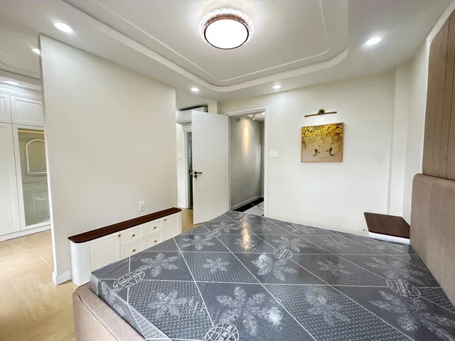 Gồm 3PN - 4WC, bố trí tiện nghi cho gia đình
🌿 Cửa sổ + ban công, không gian thoáng sán
✅ Khoảng Bếp trước sân nhà được sử dụng riêng.