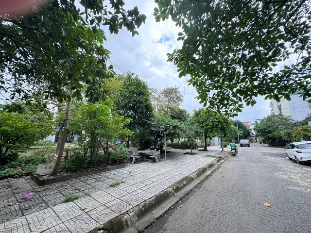 Bán nhà 4 tầng 100m2 mặt tiền KDC Thới An - Q12- Đối diện Công Viên