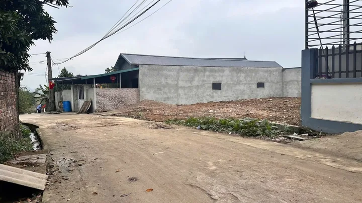 202m có 50m thổ cư - mặt tiền rộng 9m - tại Xã Nhuận Trạch Huyện Lương Sơn