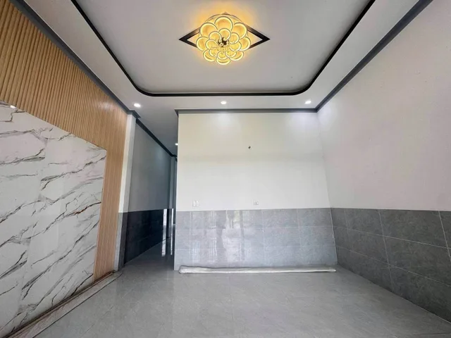 Nhà mới xây giá rẻ sổ hồng riêng,5x25- shr đườn thông sát cty Chutex Đức Hòa Thượng, giá chỉ 1ty450