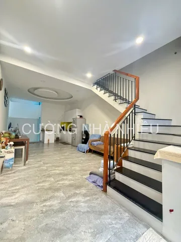 Giảm gần 3 tỷ; hẻm xe tải ngay biệt thự Kiều Đàm; ngang 4,5m 3 tầng đúc; cách Quận 4 chỉ 1 cây cầu; hiếm nhà bán