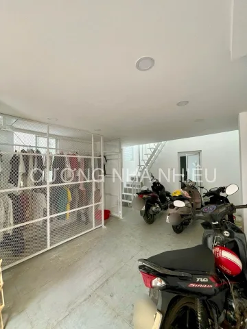 Dòng tiền 340tr/năm; nhà 2 tầng mới hoàn thành cạnh cư xá ngân hàng; cách mặt tiền 30m;