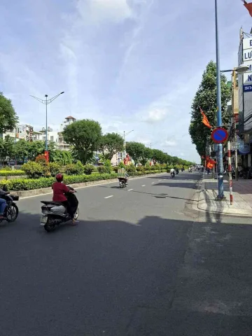 🚨 CHỦ GIẢM 200TR – CÒN 5,9 TỶ 🔥
HÀNG 2 MẶT TIỀN – TRƯỜNG CHINH Q12 – ĐƯỜNG 40M 🚗(13368)