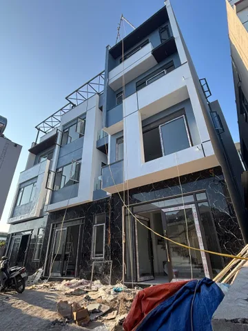 BÁN 3 CĂN NHÀ PHỐ 4 TẦNG CUỐI CỘT 8,ĐẦU HÀ TRUNG,HẠ LONG