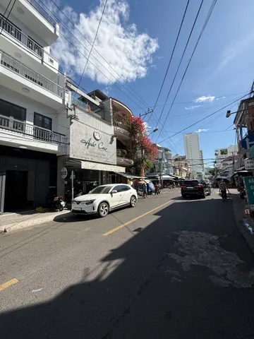 Bán Nhà riêng 112m2 có thang máy nhà, 4 tầng khu phố Hàn mạt tiền kinh doanh . Cách biển 800 m .gias 24 tỷ