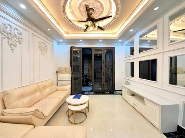 Bán Nhà riêng 35m2 có sẵn 35 m2 thổ cư giá 9.9 tỷ tại Đường Láng Phường Hàng Bột Quận Đống Đa Hà Nội
Lh:0377224604
