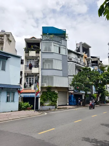 Bán nhà mặt tiền Trường Sa 5 tầng - 5 x 9 sổ đẹp hoàn công đầy đủ - ngay cầu Công lý