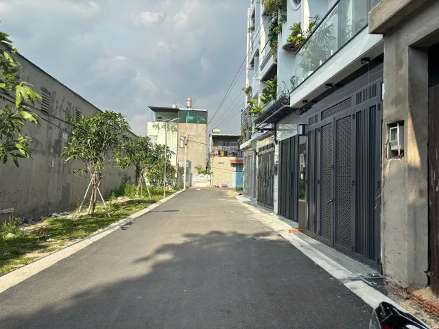BÁN ĐẤT LÔ GÓC GẦN TÔ NGỌC VÂN - GẦN 70M2 - HẺM 6M - CHỈ 3 TỈ NHỈNH