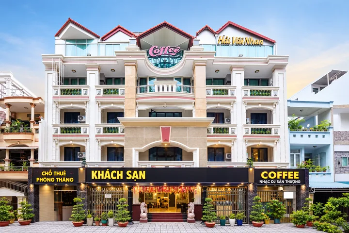 Bán khách sạn mặt tiền khu Tên Lửa, 400m2, 20x20m, 6 tầng, 50 phòng, thu nhập 400 triệu/th