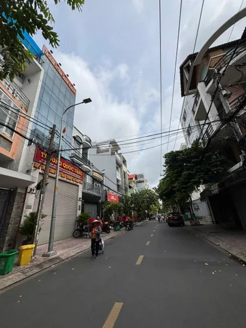 NHÀ DT LỚN CÁCH MẠNG THÁNG 8 - 3 TẦNG - NGANG 9.2M - 230M² - GIÁ 37.5 TỶ