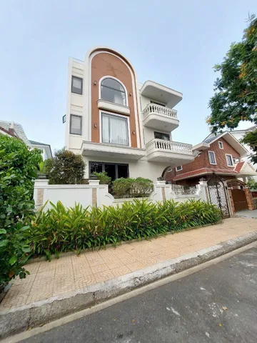 Bán Biệt thự riêng 180m2 KĐT Biển An Viên Nha Trang. Có  bãi tắm riêng, khu an ninh khép kín . Sổ hồng sẵn . Giá 23 tỷ