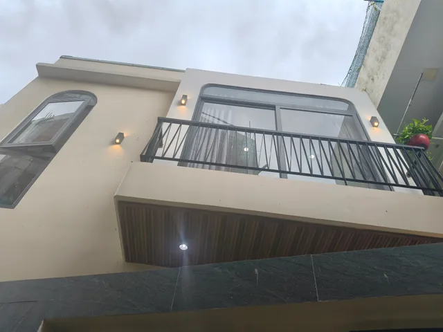 HIẾM, BƯỚC RA BIỂN VÀI BƯỚC CHÂN, NHÀ 2 TẦNG Ở NGAY