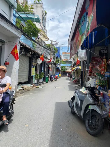 Gần Đại Học Bách Khoa - Lý Thường Kiệt, kết nối nhanh Thành Thái, Tô Hiến Thành... Ngang 4.2 dài 13m xây 2 tầng, chỉ 6ty nhinh