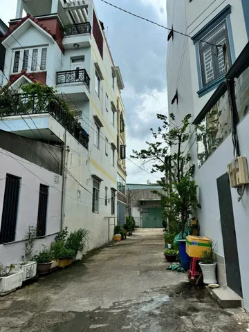BÁN ĐẤT THỔ CƯ hẻm ô tô đường NGUYỄN TRUNG NGUYỆT Q2, đất ngang 6.12m 
 Hẻm ô tô 4m, cách đường 30m