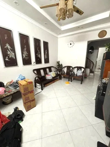 Cho thuê nhà ngõ 318 ĐÊ LA THÀNH, Đống Đa. 18 triệu/tháng. Ưu tiên: Hộ Gia Đình, Nhóm đi làm
