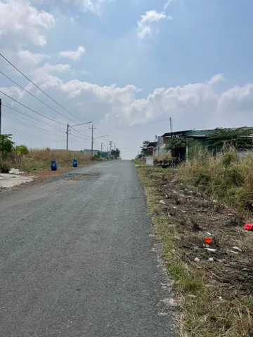 Cần bán 2.500m2 đất đối diện siêu thị đúng giá 180 triệu sổ hồng riêng