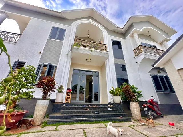 ĐƯỜNG VĨNH PHÚ 38A, P.BÌNH HÒA, THUẬN AN - BIỆT THỰ SÂN VƯỜN 375M2 (15X25M) 2 TẦNG - 15,5 TỶ