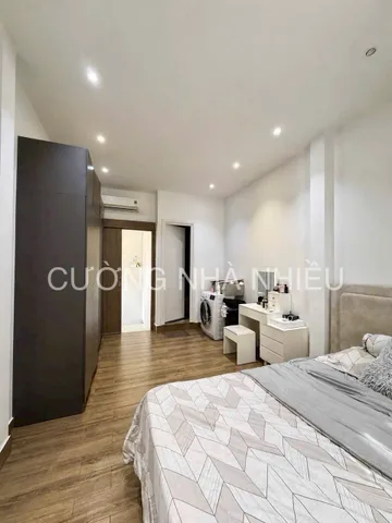 Nhà đẹp nhỏ xinh ngay Vincom Nam Long; xách vali vào ở ngay; cách mặt tiền 40m; chưa tới 4 tỷ